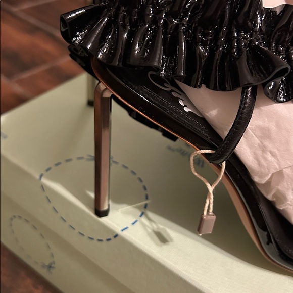 New authentic Off white shoes - Picture 2 of 9